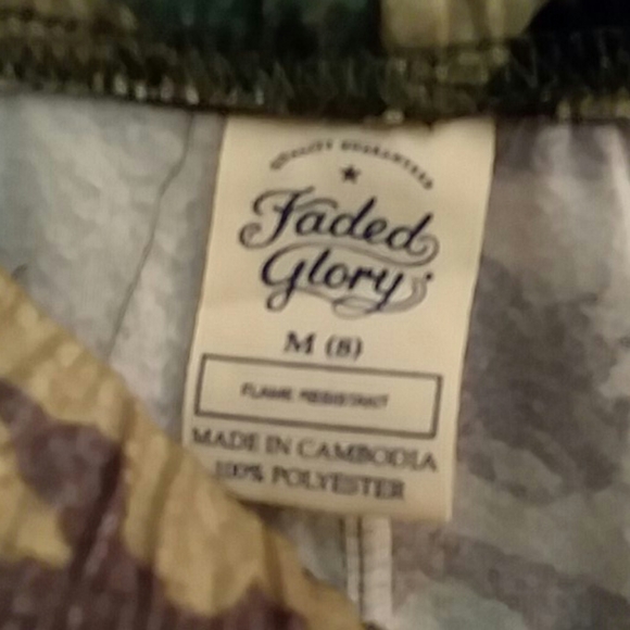 Boys Camo Pajama Pants Size 8 - Picture 3 of 3